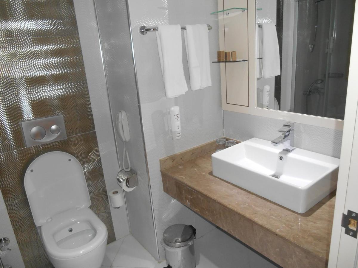 Hotel Kovarna Дечин Экстерьер фото