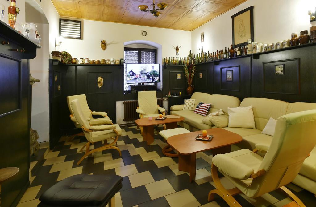 Hotel Kovarna Дечин Экстерьер фото