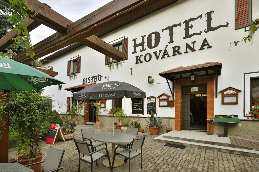 Hotel Kovarna Дечин Экстерьер фото