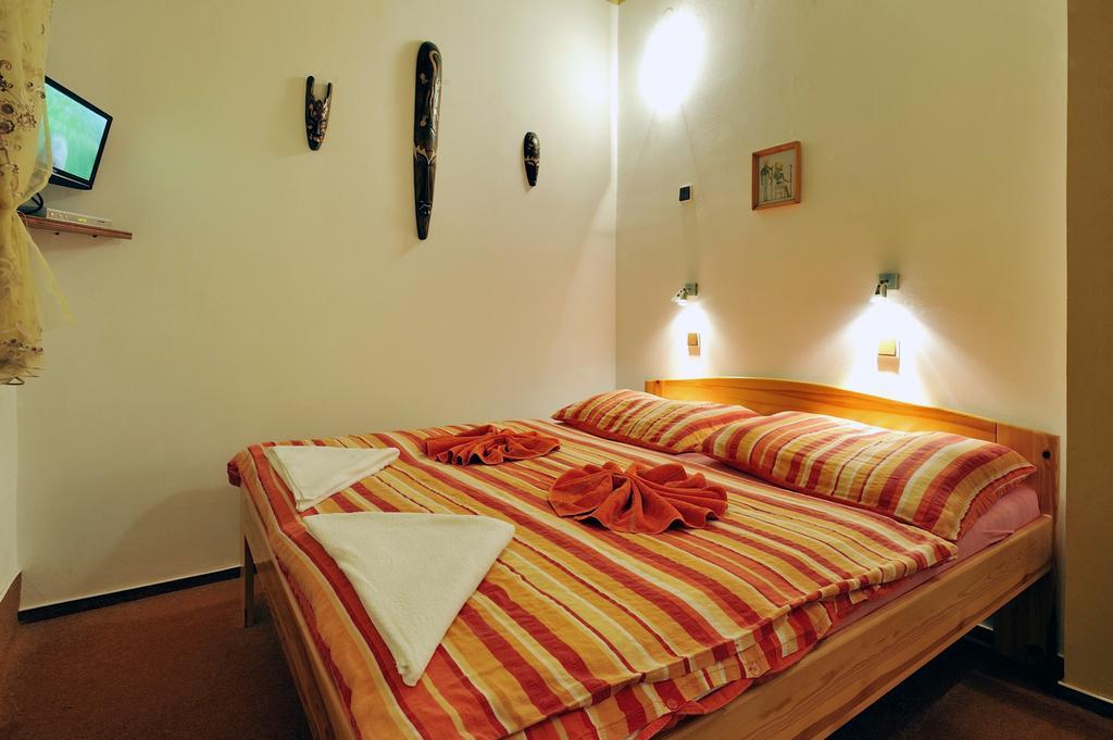 Hotel Kovarna Дечин Экстерьер фото